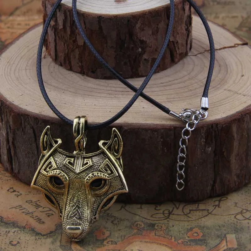 Beautiful Wolf Head Necklace