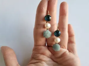blue hue | pearl earrings