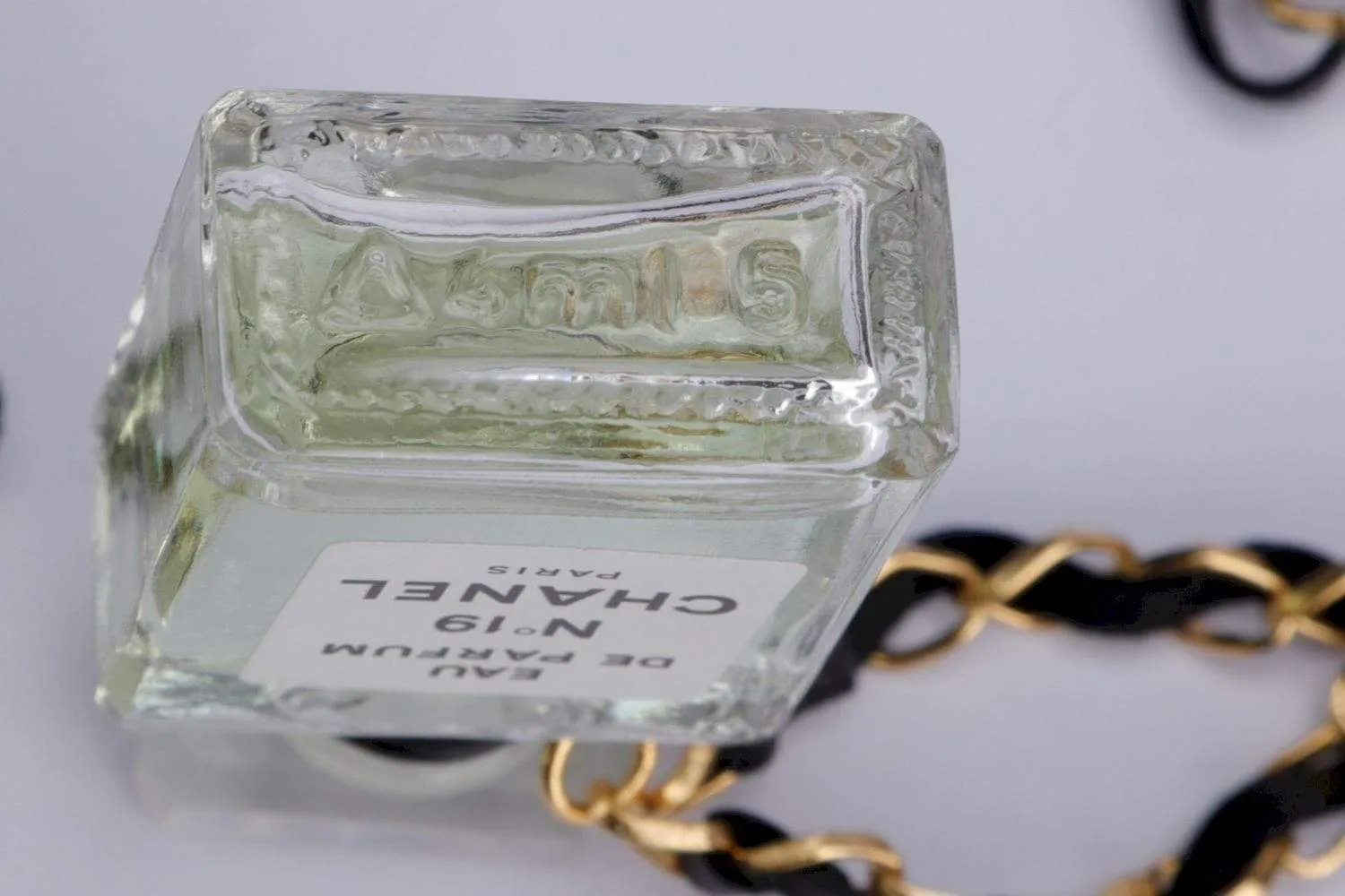 Chanel N_19 Perfume Necklace GHW 60cm