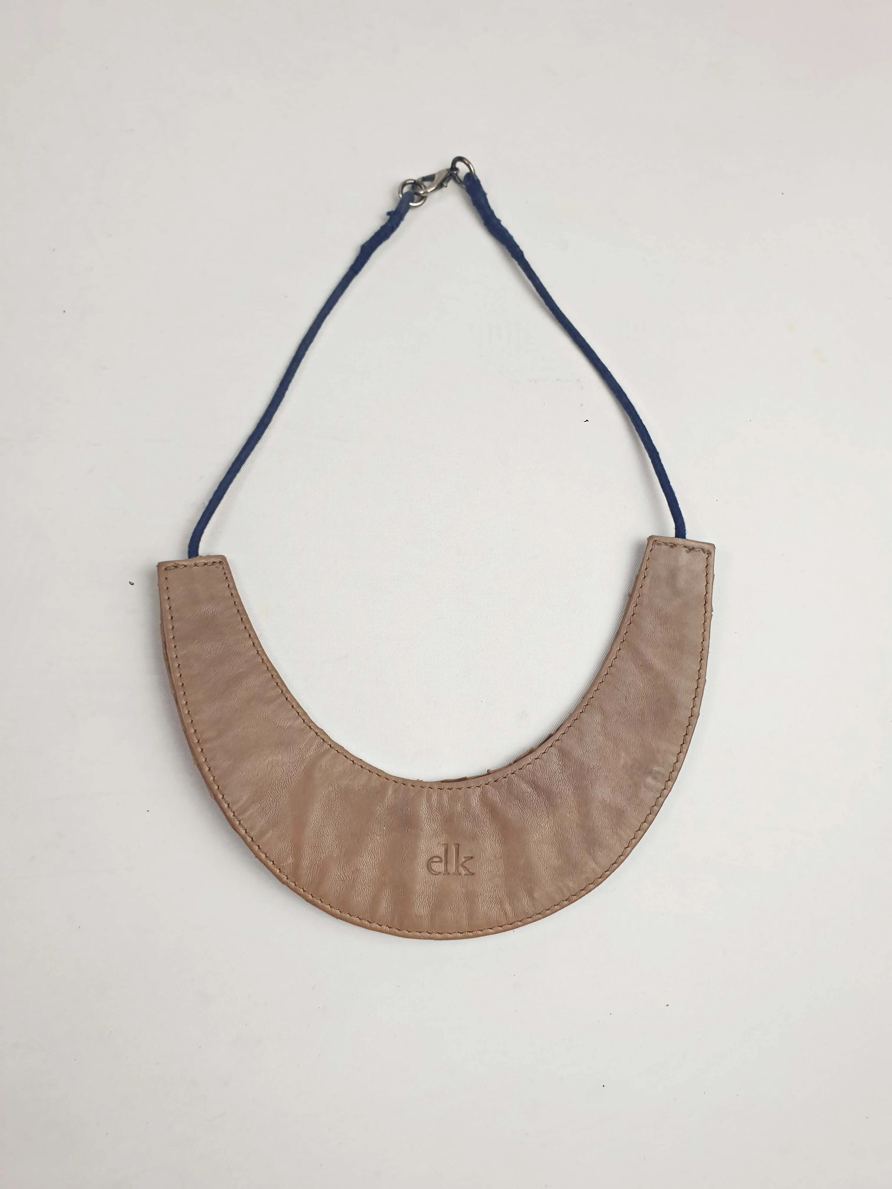Elk brown leather fan-like necklace