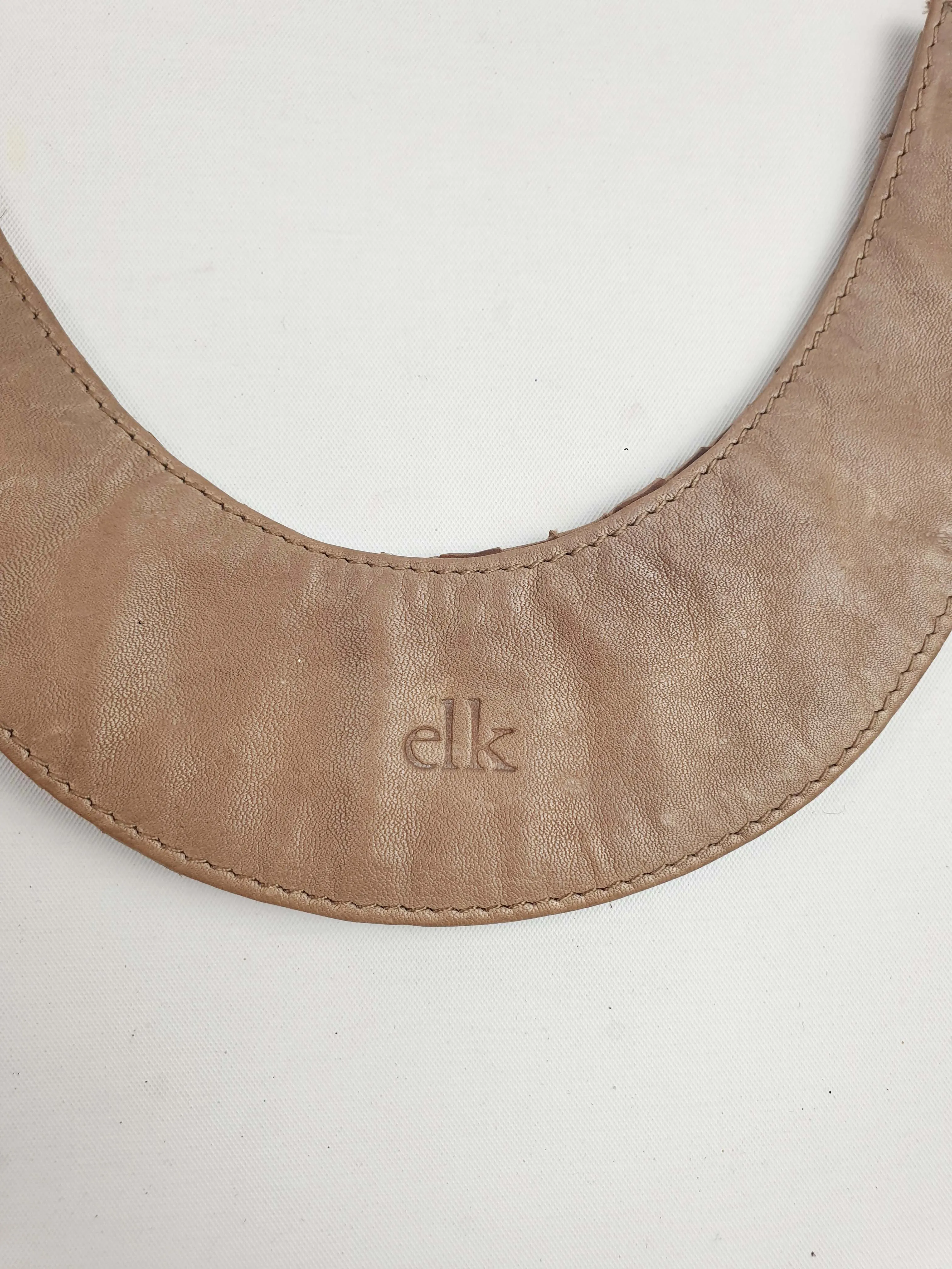 Elk brown leather fan-like necklace