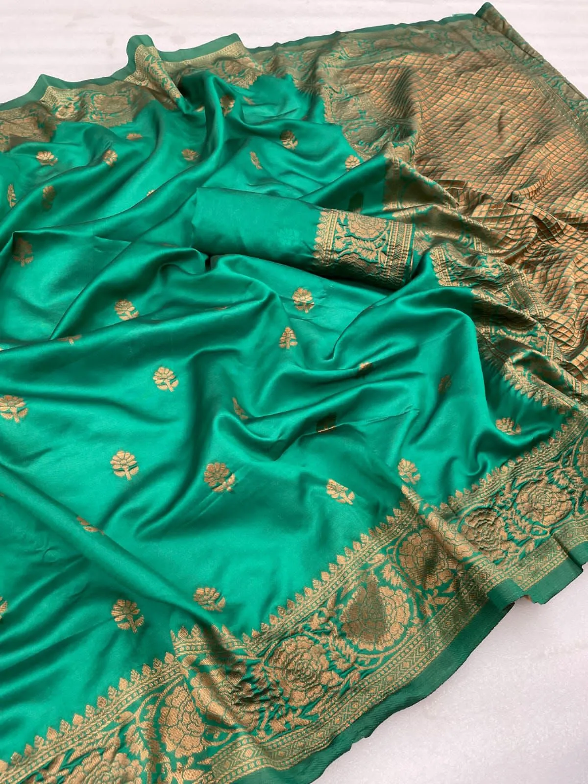 Green Banarasi Soft Silk Saree With Blouse