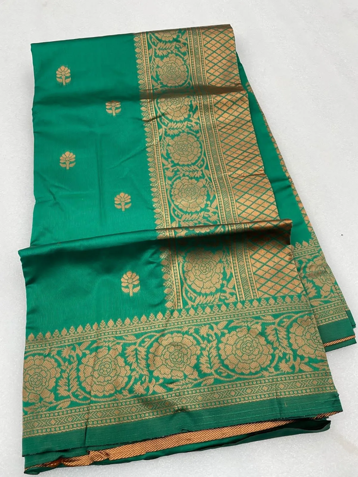 Green Banarasi Soft Silk Saree With Blouse