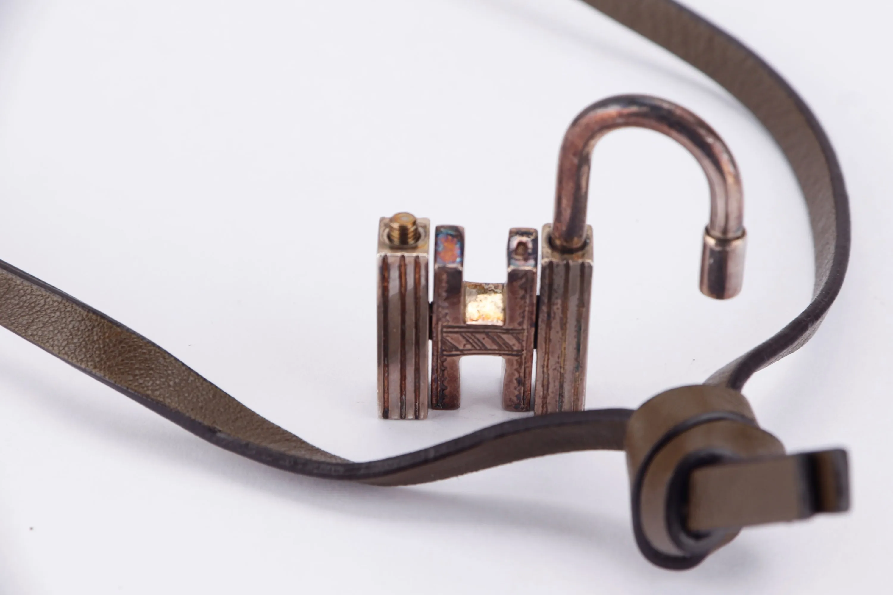 HERMES TOUREG SV925 H LOCK TRIBE NECKLACE WITH KHAKI LEATHER STRAP