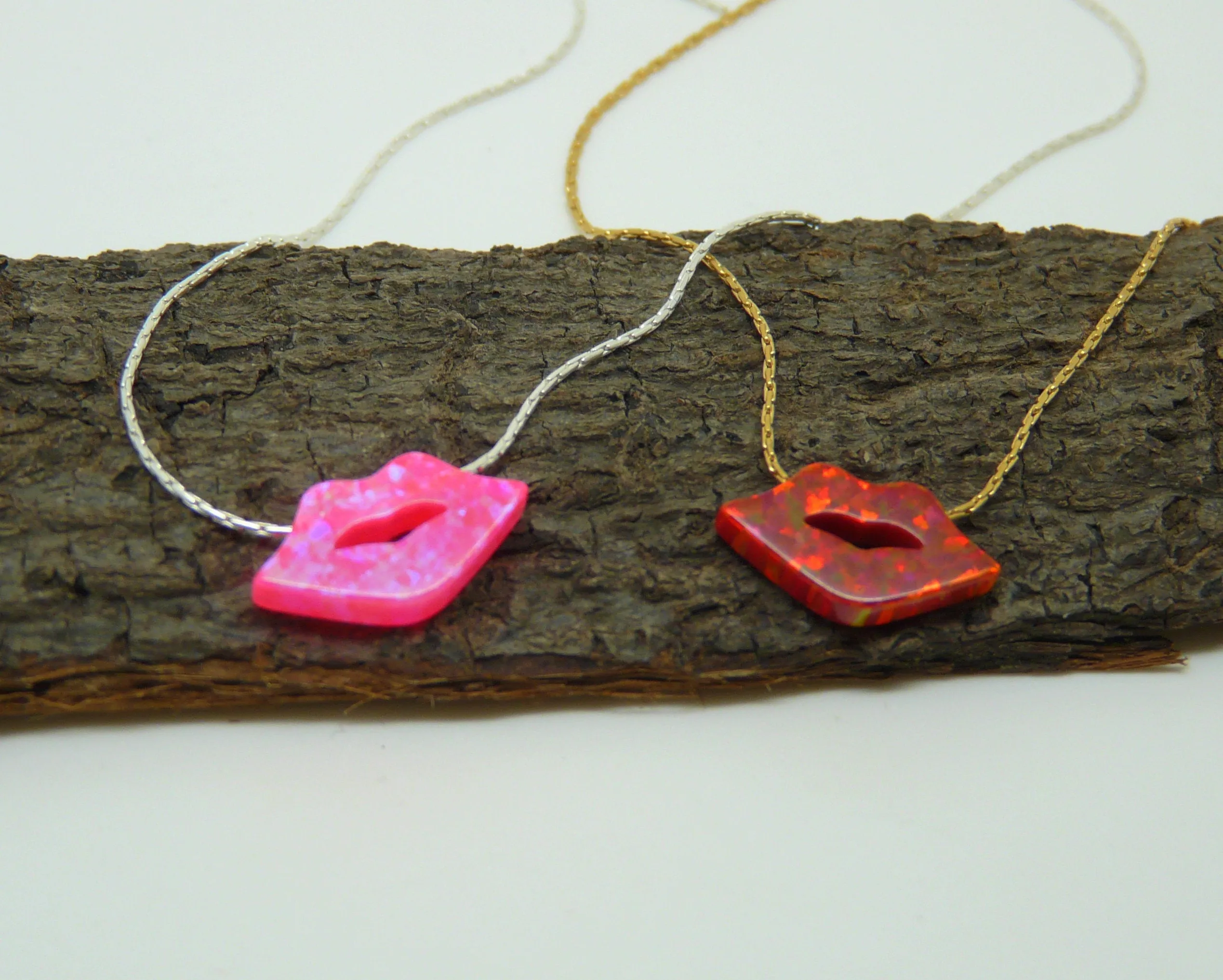 Lips necklace