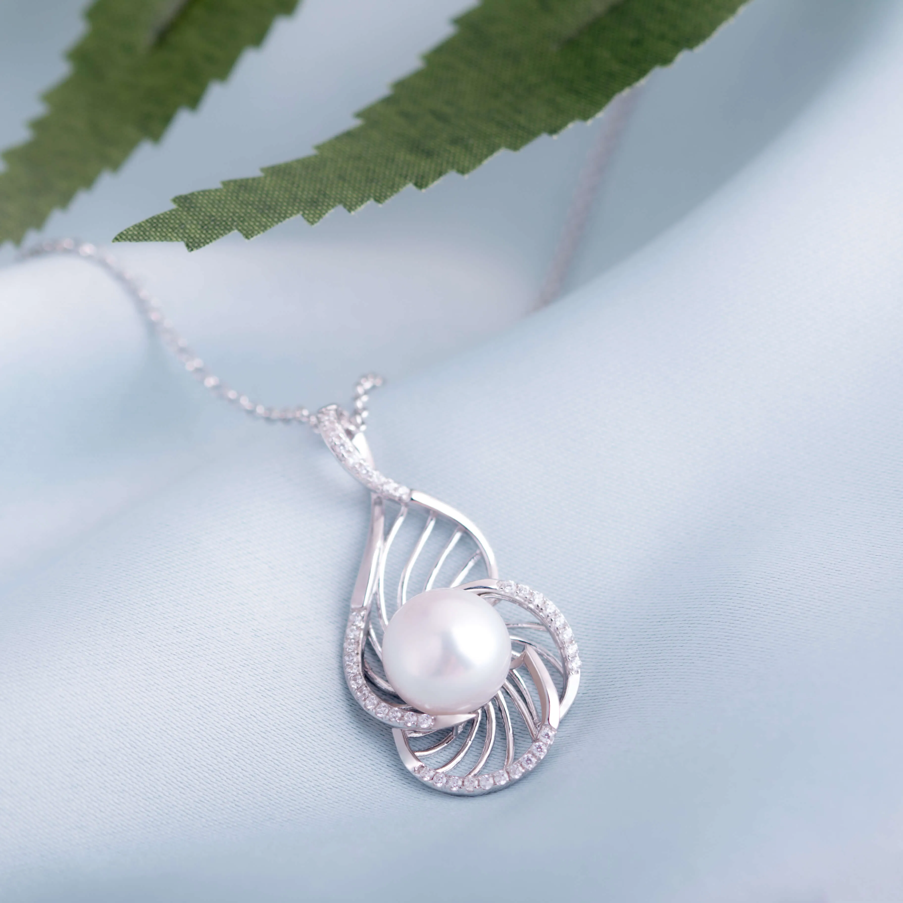 Molah Silver Freshwater Pearl and Cubic Zirconia Swirl Pendant Necklace
