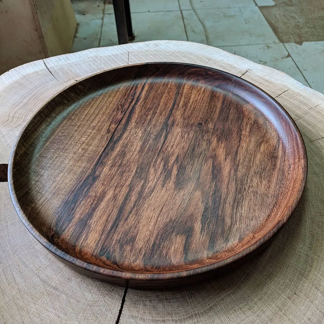 ROUND WALNUT TRAY / WOODEN SERVING BOARD