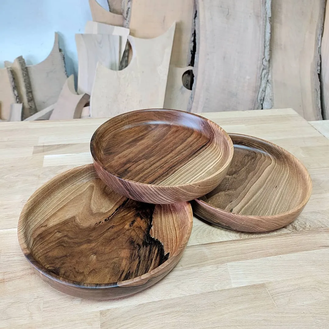 ROUND WALNUT TRAY / WOODEN SERVING BOARD