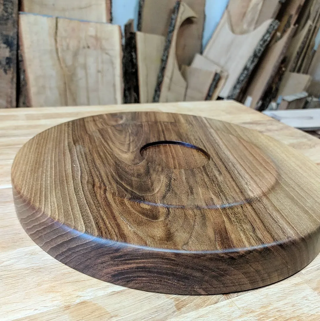 ROUND WALNUT TRAY / WOODEN SERVING BOARD
