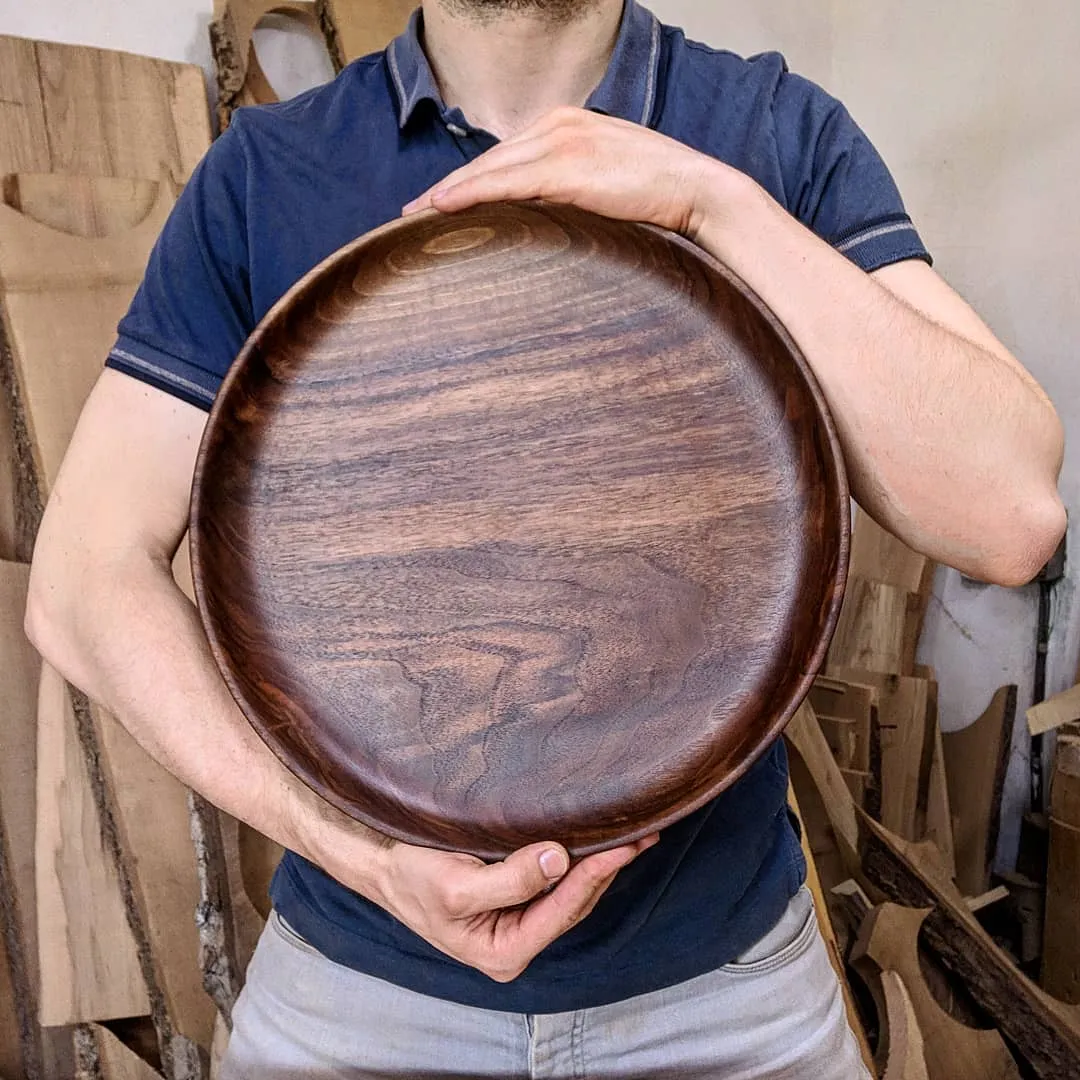 ROUND WALNUT TRAY / WOODEN SERVING BOARD