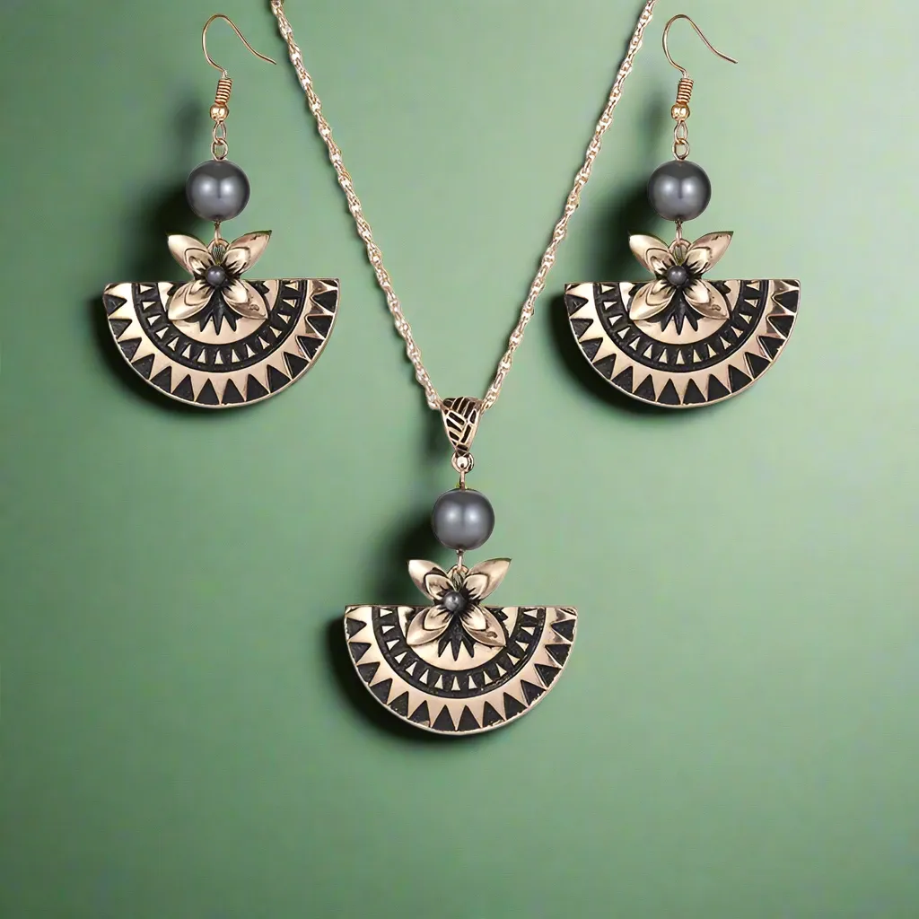 Tavarua Necklace Set