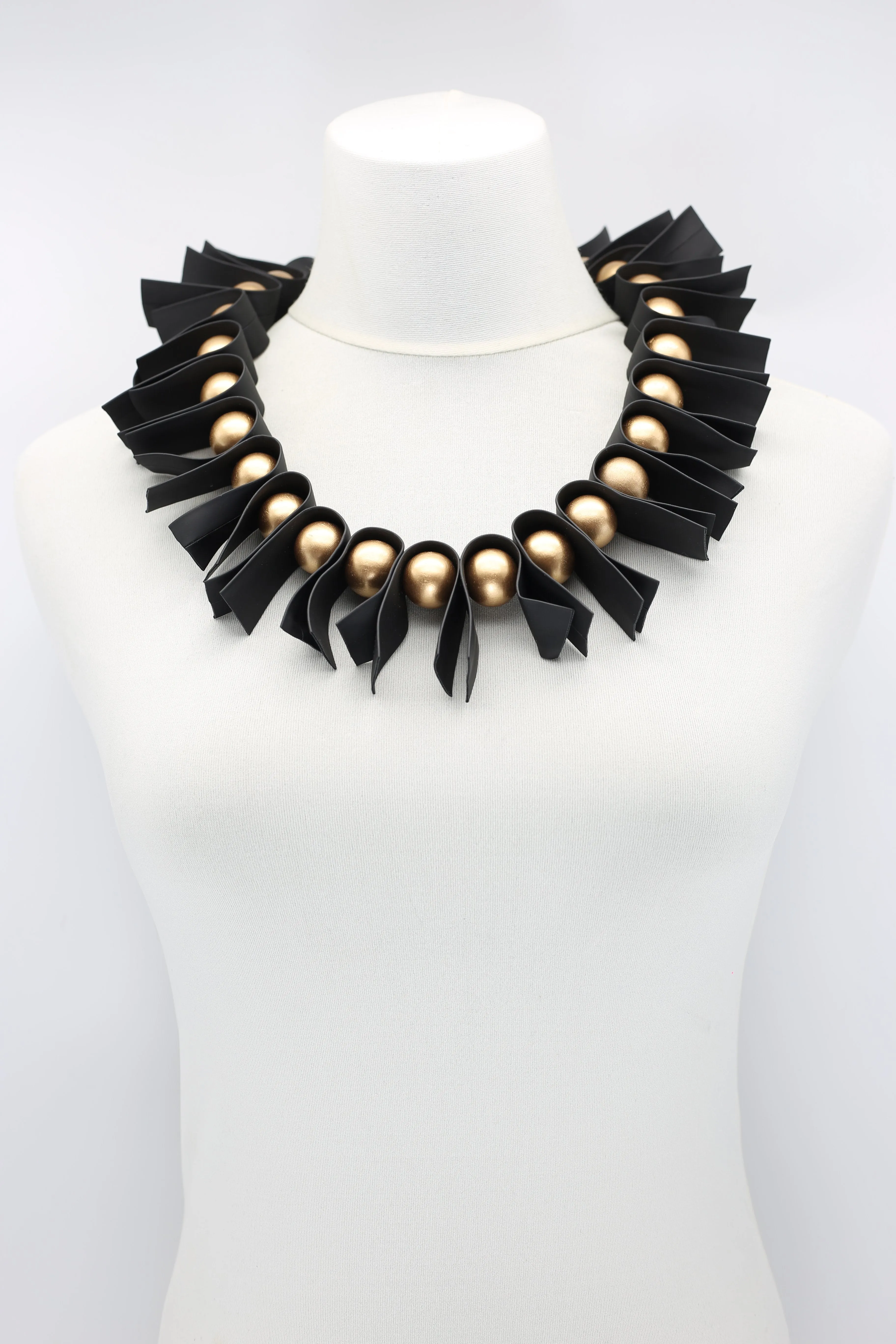 U-shaped Leatherette & Round Beads Necklace