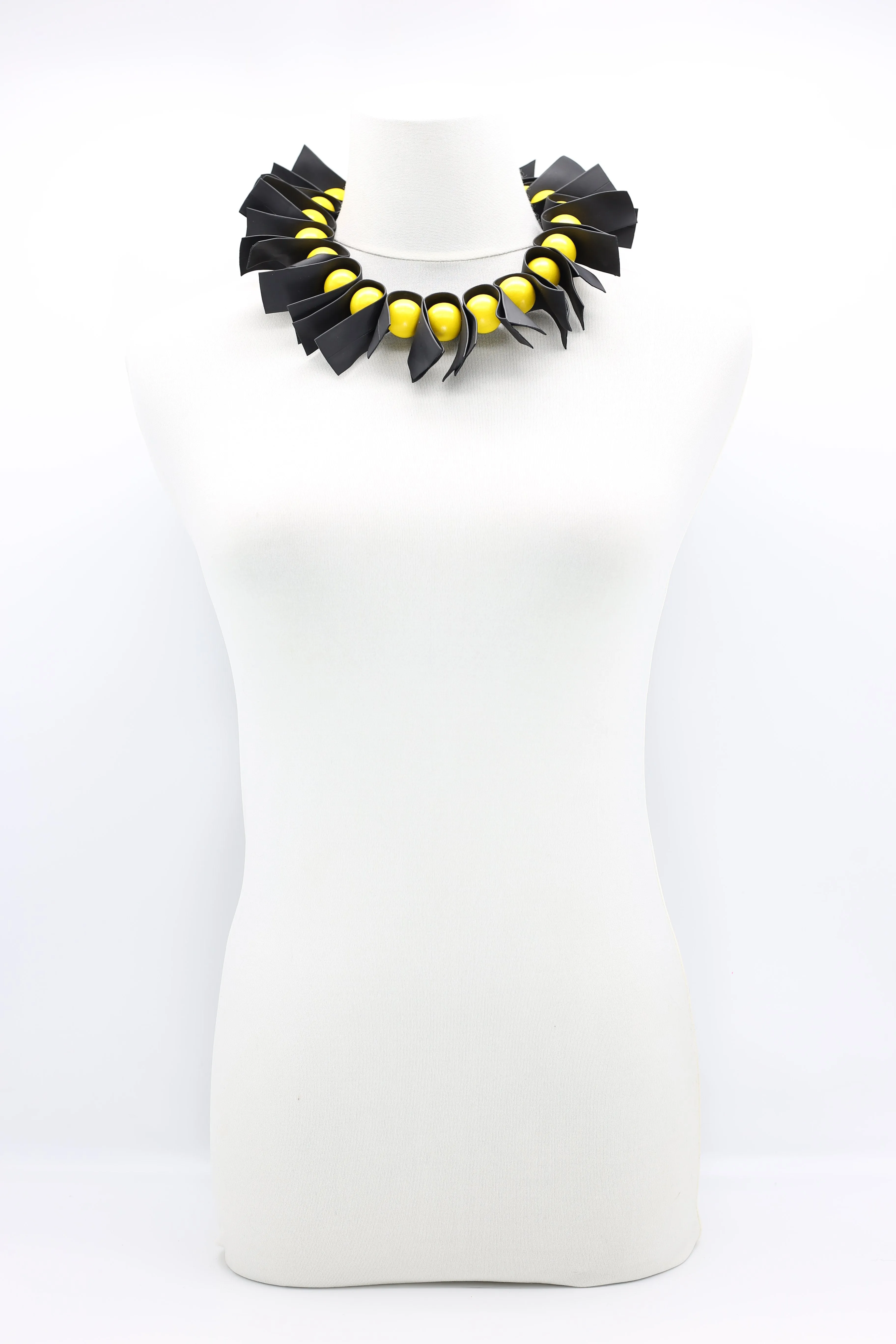 U-shaped Leatherette & Round Beads Necklace