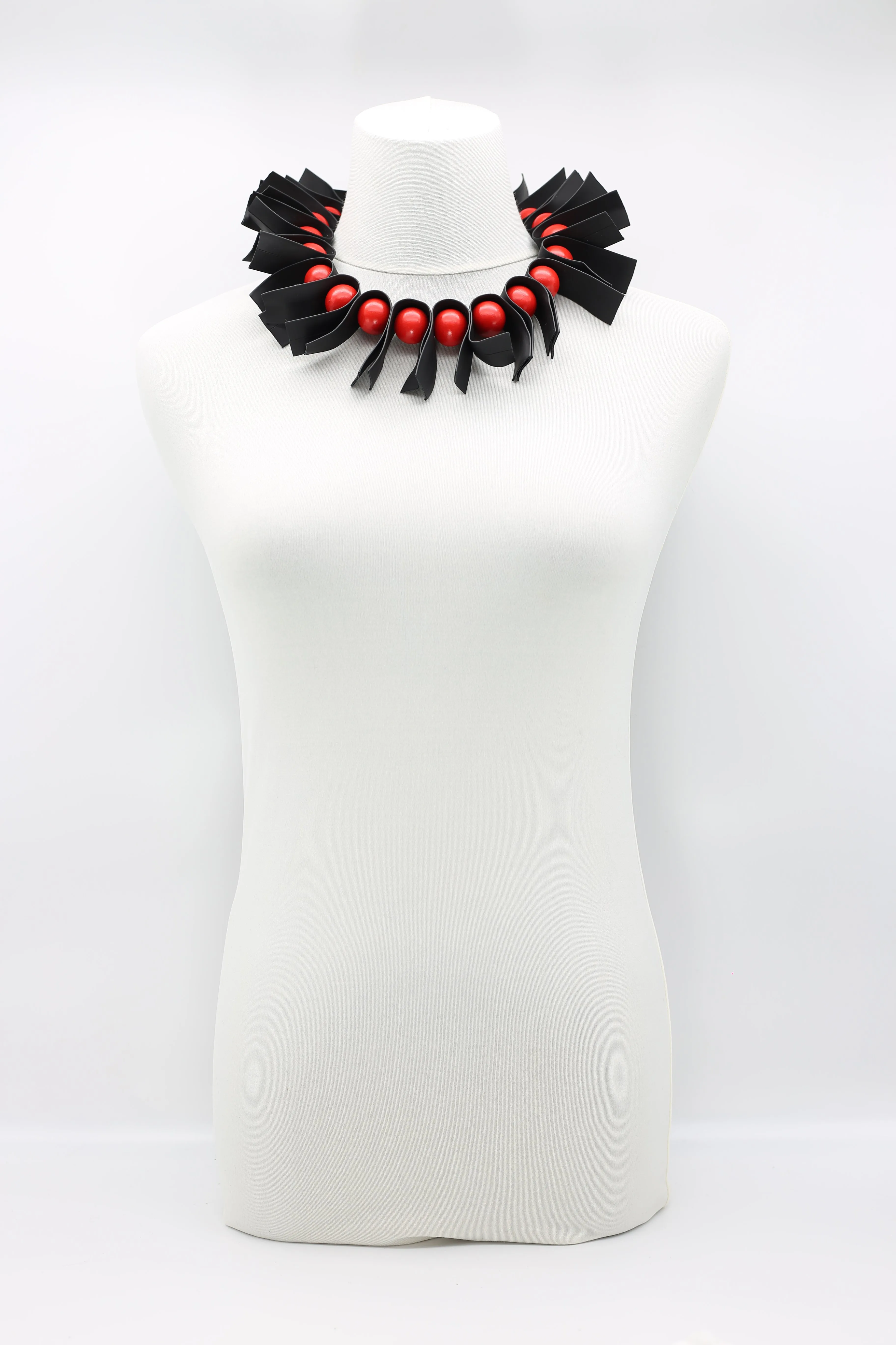 U-shaped Leatherette & Round Beads Necklace