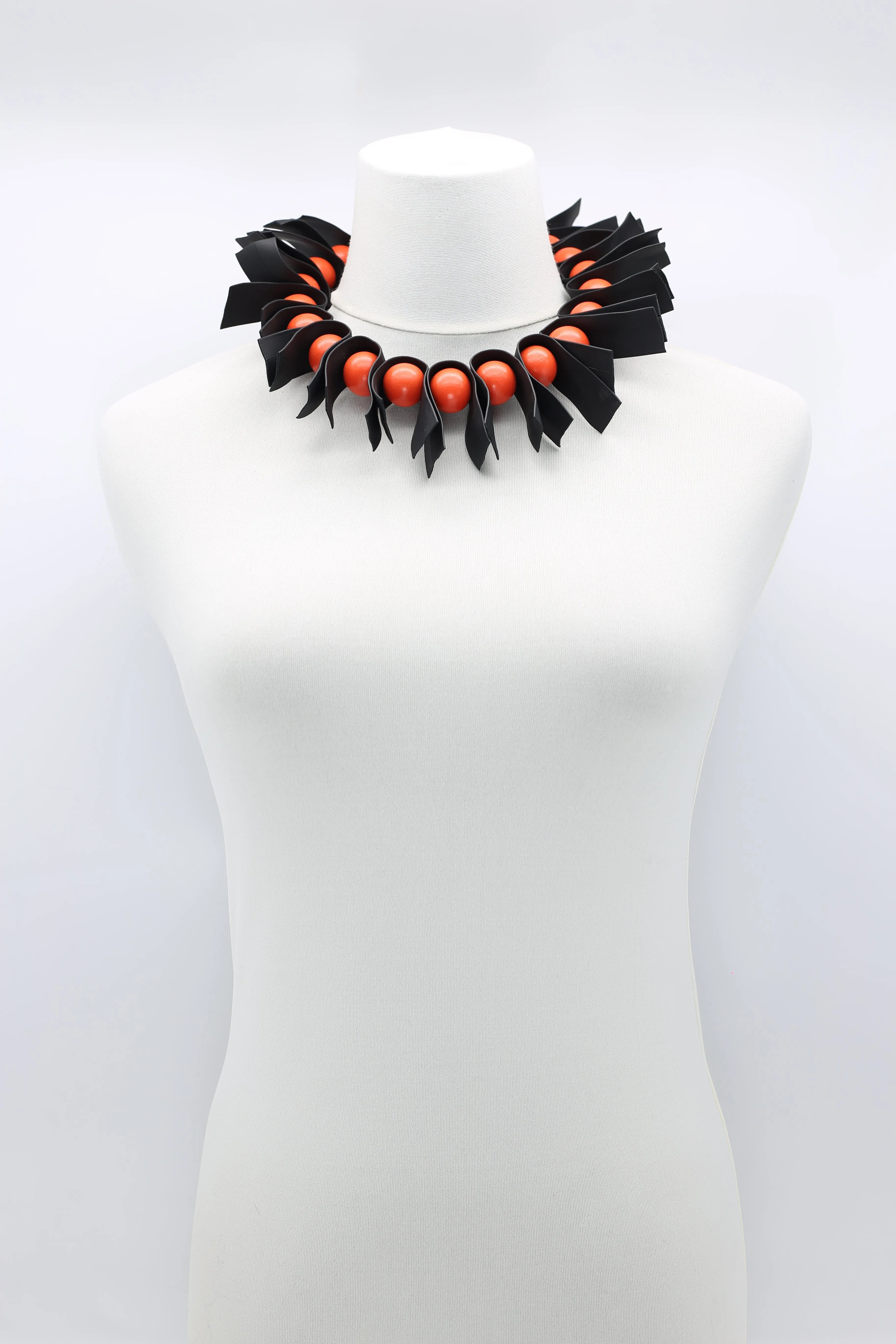 U-shaped Leatherette & Round Beads Necklace