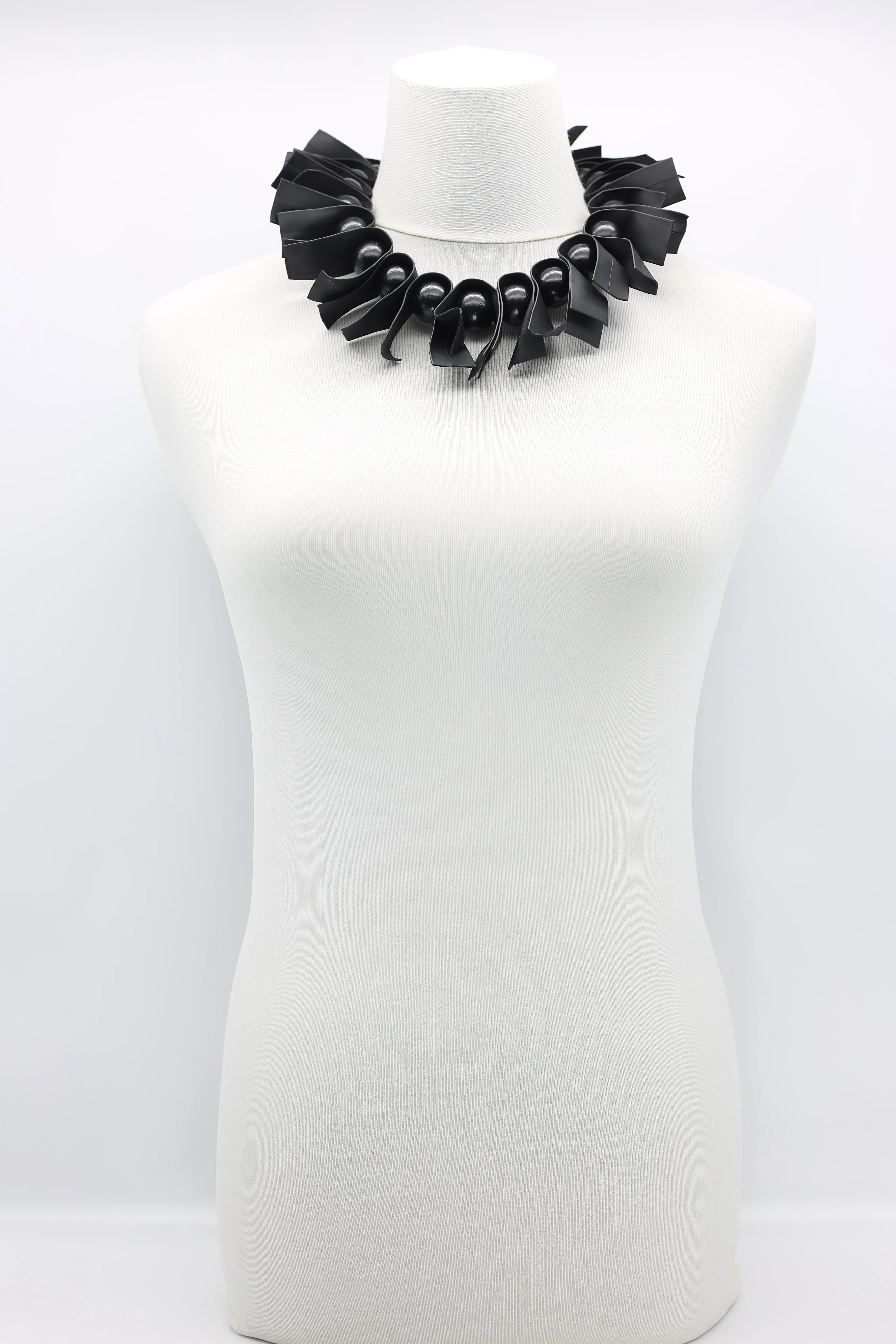 U-shaped Leatherette & Round Beads Necklace