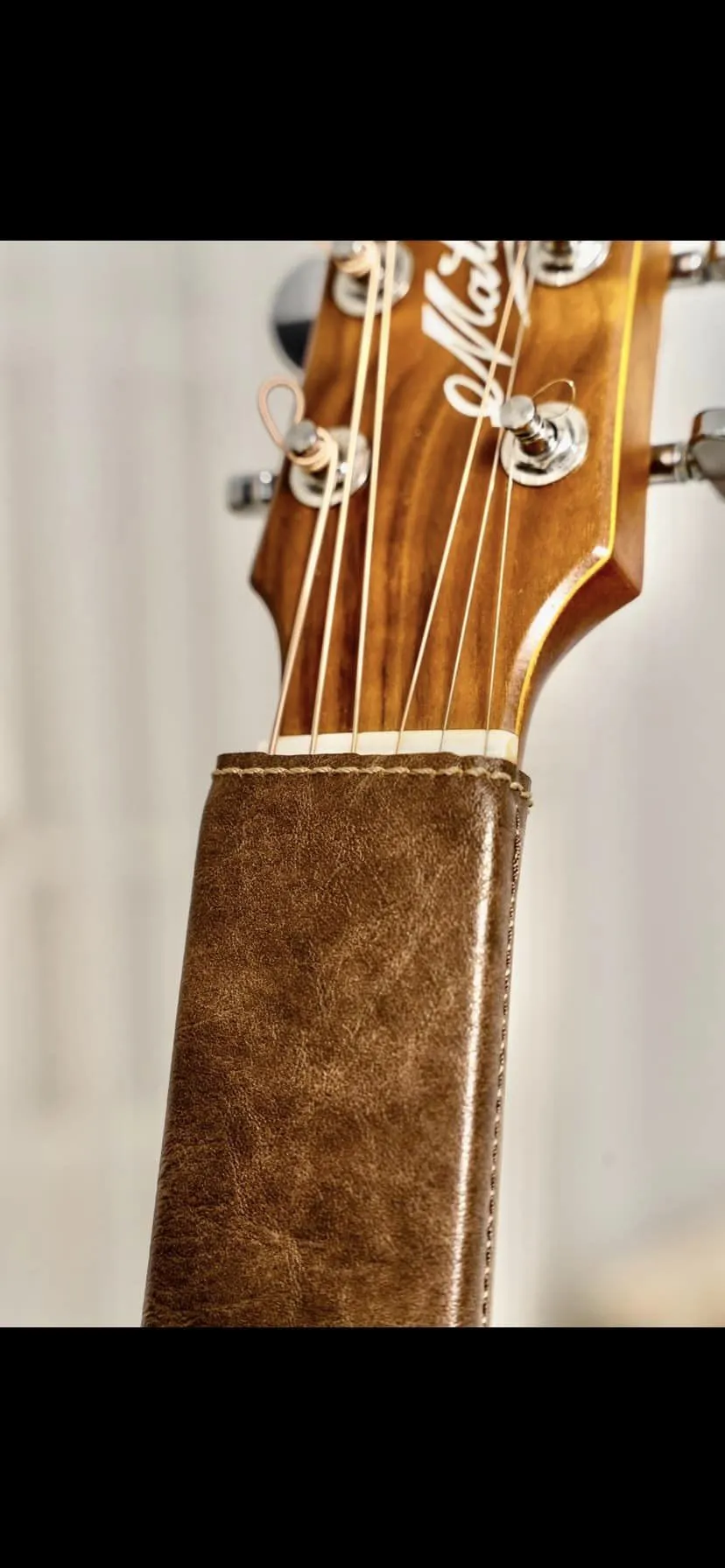V-Sleeve Guitar Protector, Brown Vegan Leather
