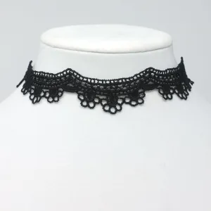 Yelena Scalloped Edge Lace Choker in Black
